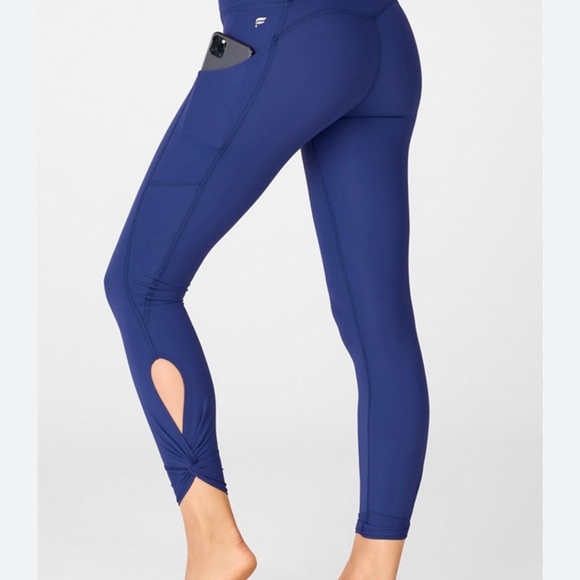 Fabletics Capri length High Rise Oasis Size 4X soft blue - Picture 9 of 11